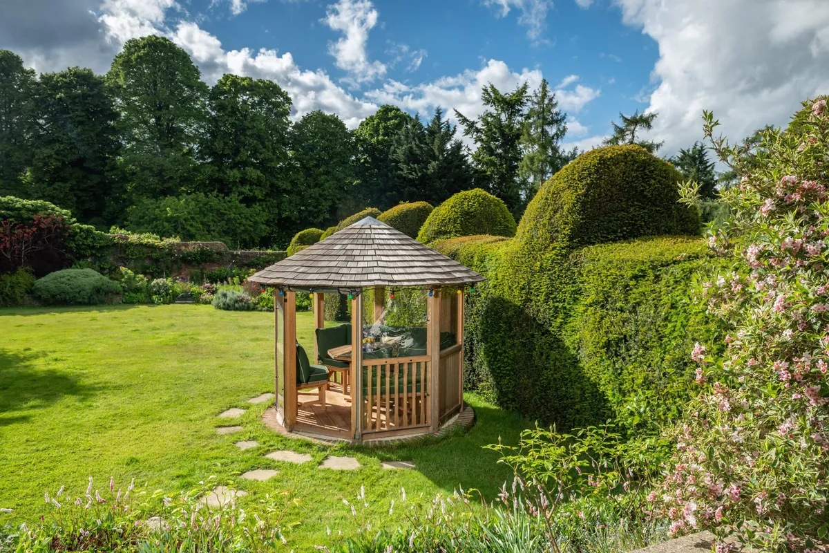 The real-life cost of 10 fictional properties with famous gardens