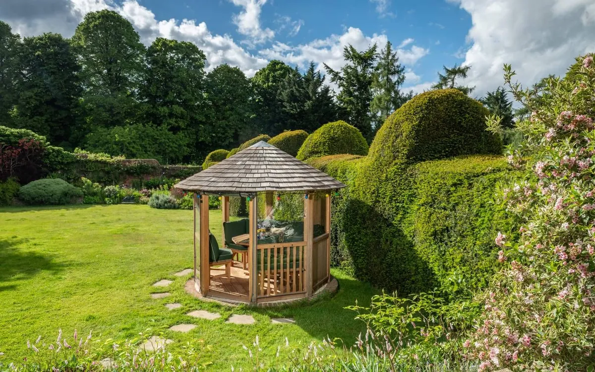 The real-life cost of 10 fictional properties with famous gardens