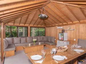 Dining & lounging areas