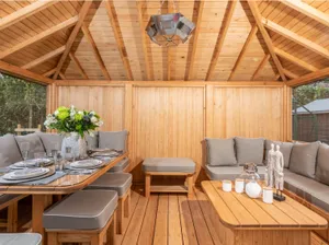 Dining & lounging areas