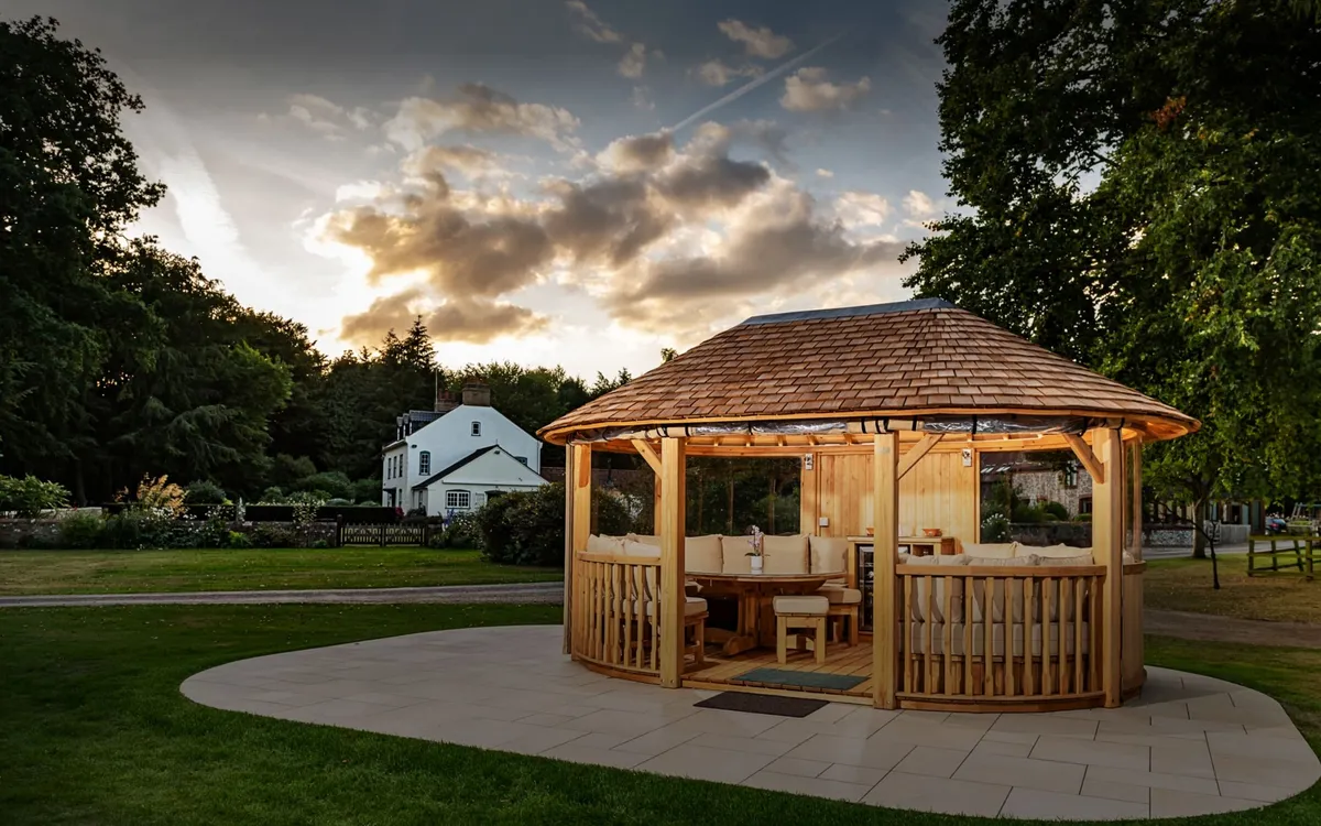 Luxury Gazebos vs. Supermarket Gazebos: The Lowdown 